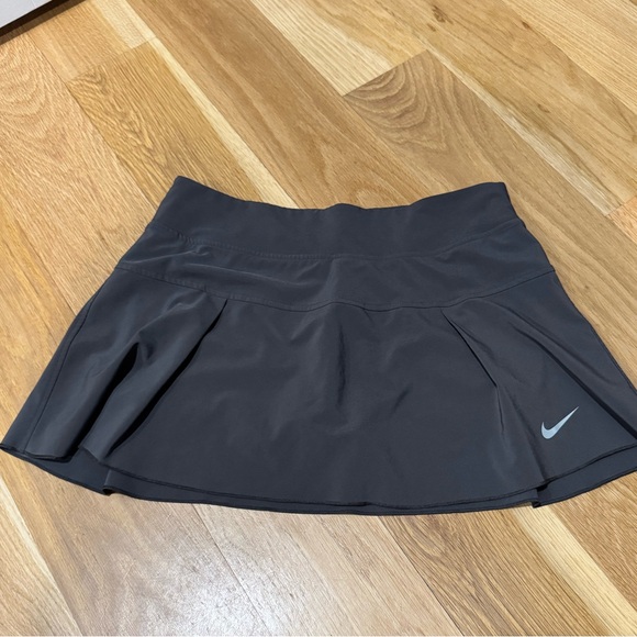 EUC Nike dri-fit athletic skirt size small - Picture 2 of 6